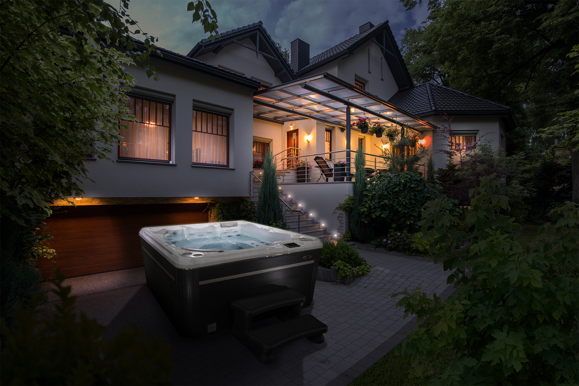 spa à l'extérieur d'une maison